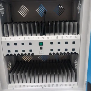 Tablet Ladeschrank - 32 Slots mit Tablet