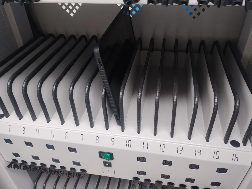 Tablet Ladeschrank - 32 Slots mit USB-C Ladebuchsen
